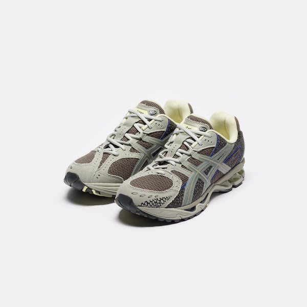 18 East Gel-Nimbus 10.1 Sneaker in Canteen/Abbey Stone
