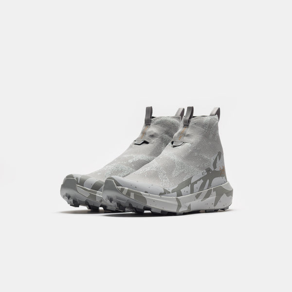 Norvan 4 Nivalis Grotto Sneaker in Dark Solitude/Dark Solitude