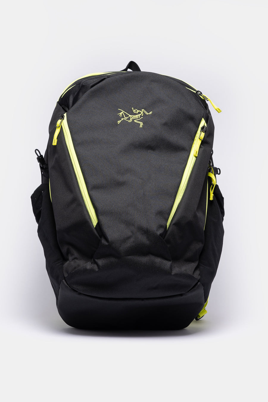 Arc'teryx Mantis 26 Backpack in Black/Euphoria - Notre