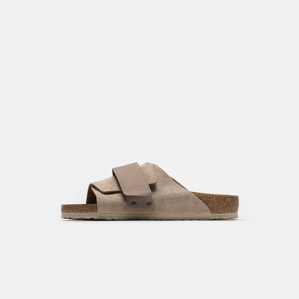 靴 Birkenstock Kyoto 43 Taupe Kyoto Nubuck/Suede Leather Slides in Taupe
