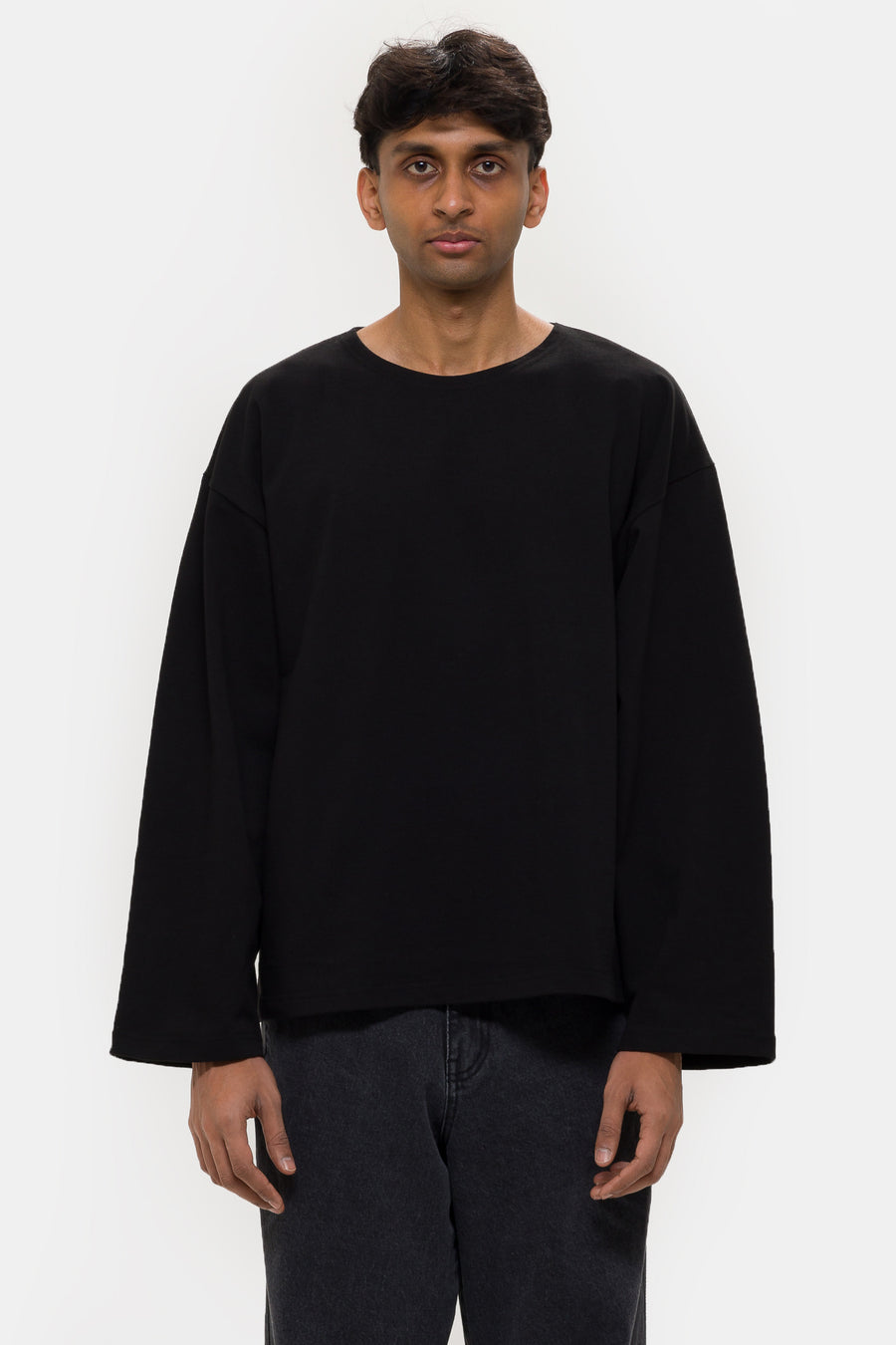 Estudio Niksen Longsleeve Wide T-Shirt in Black - Notre
