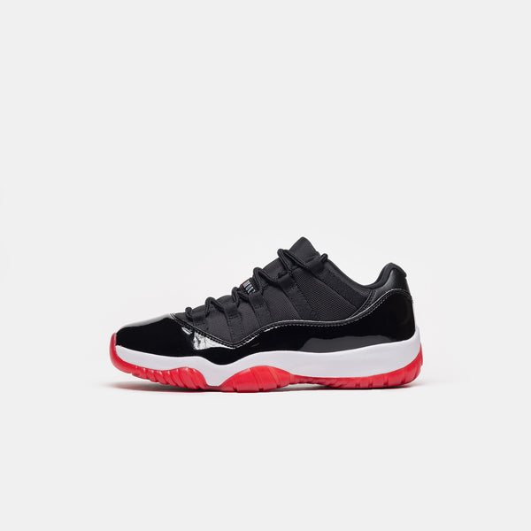 Air Jordan 11 retro Low ホワイト/ブラック/レッド Air Jordan 11 Retro Low Sneaker in Black/Varsity Red/White