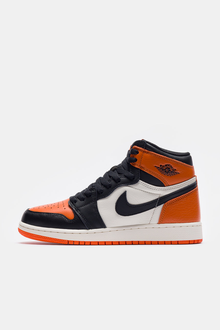 Jordan Jordan 1 Retro High OG Grade School Sneaker in Black/Black/Sail/Starfish - Notre