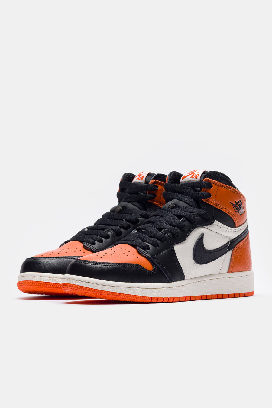 Jordan Jordan 1 Retro High OG Grade School Sneaker in Black/Black/Sail/Starfish - Notre