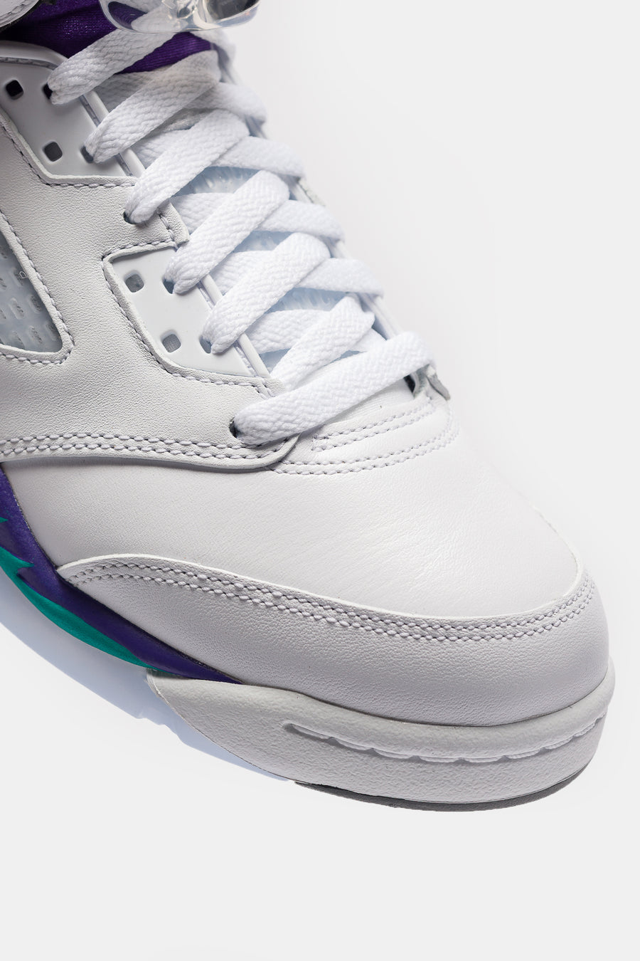 Jordan Air Jordan 5 Retro Grade School Sneaker in White/New Emerald/Grape Ice/Black - Notre