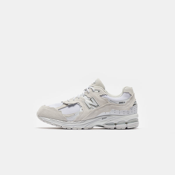 2002DX Sneaker in White/Reflection/Silver Metallic