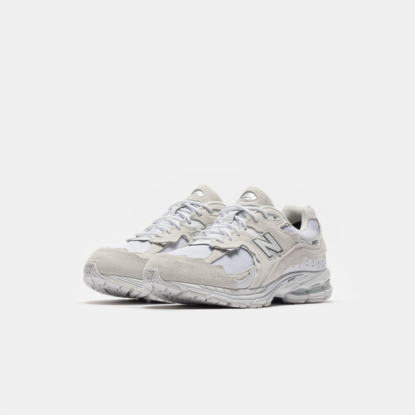 2002DX Sneaker in White/Reflection/Silver Metallic
