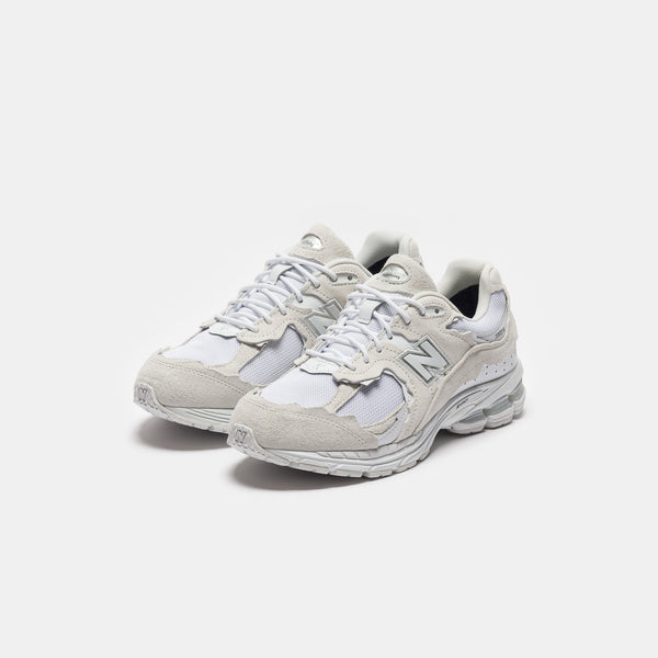 2002DX Sneaker in White/Reflection/Silver Metallic