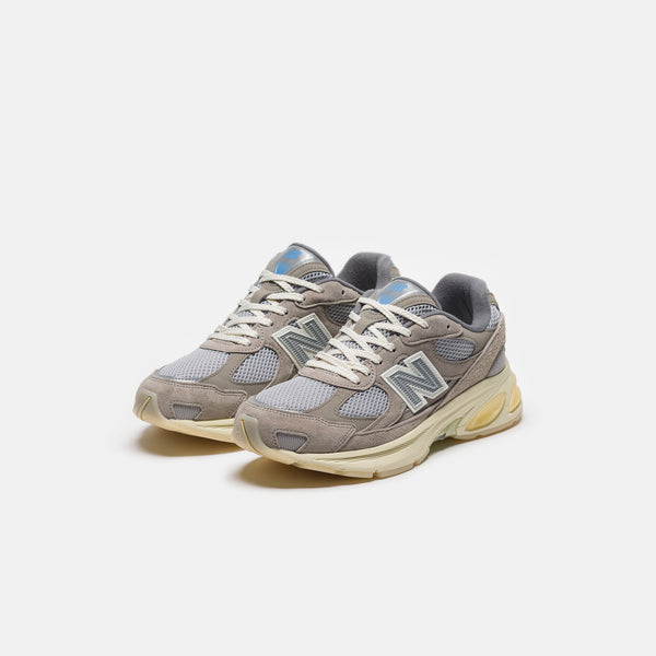 2010 Grey Days Sneaker in Arid Stone/Raincloud/Calcium - New