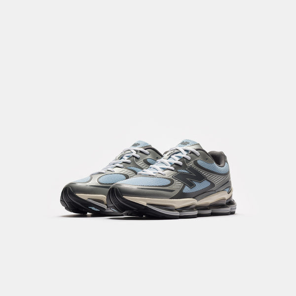 Abzorb 2000 Sneaker in Light Chrome Blue/Silver Metalic/Castlerock/Dar