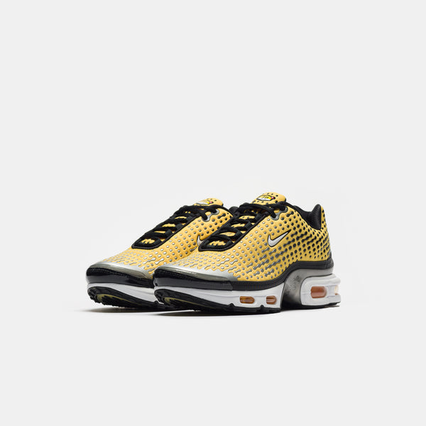 Air Max Plus VII Sneaker in Varsity Maize/White/Black