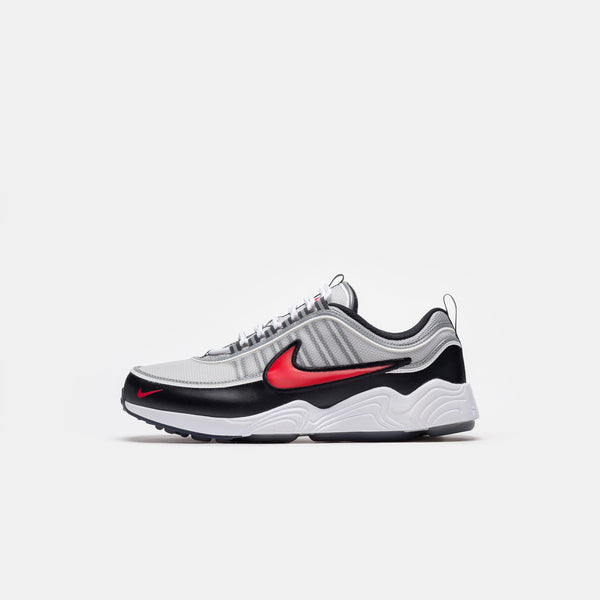 NIKE AIR ZOOM SPIRIDON LLIC SILVER/SPORT RED 国内発送 Air Zoom Spiridon Sneaker in Metallic Silver/Sport Red/Black