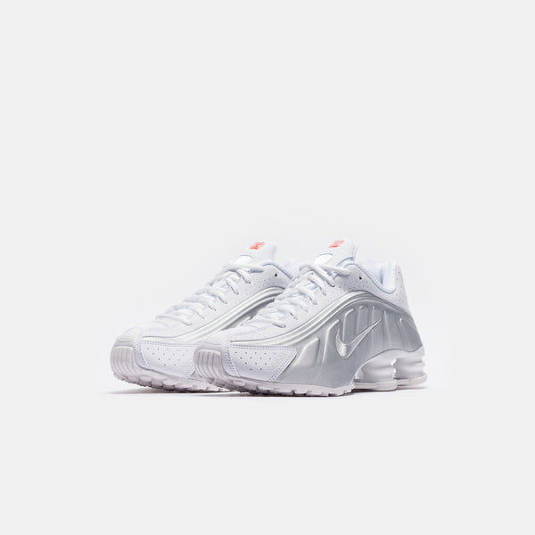 NIKE Shox r4 ホワイト　28cm Shox R4 Sneaker in White/Metallic Silver/White - Nike