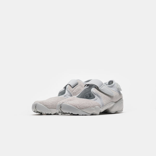 NIKE ☆ Air Aqua Rift WOMEN’S Summit White Nike Releases Air Aqua Rift in 