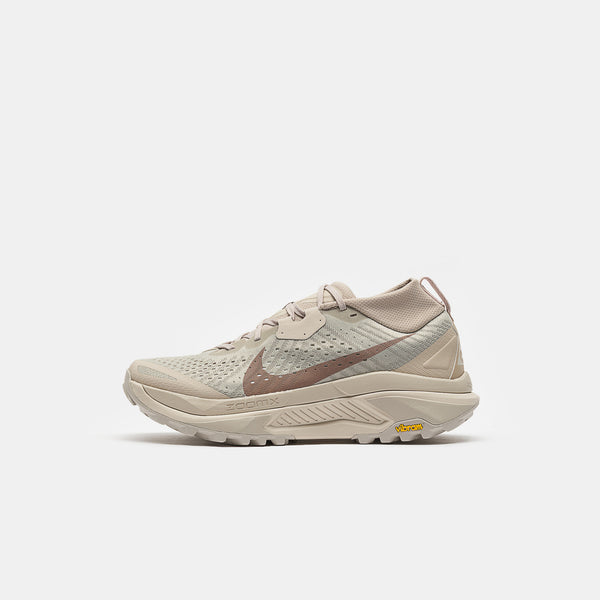 ACG Zegama Sneaker in Cream Ii/Diffused Taupe/Lt Orewood Brn - Nike