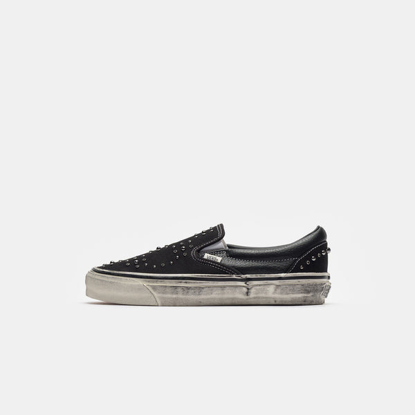 LX Classic Slip-On 98 Sneaker in Pearlized Black/Black