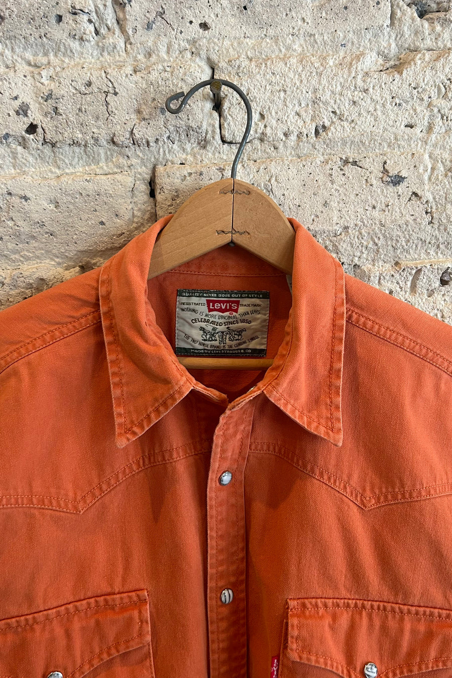 Wesley Supply Co 1980's Levi's Pearl Snap Western Shirt in Orange - Notre