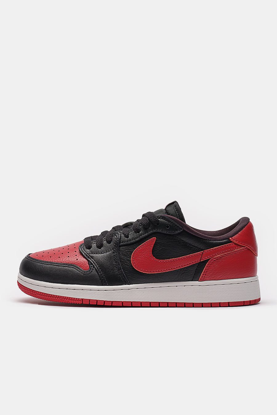 Jordan Air Jordan 1 Retro Low OG Big Kids Sneaker in Black/Black/Varsity Red/Summit White - Notre