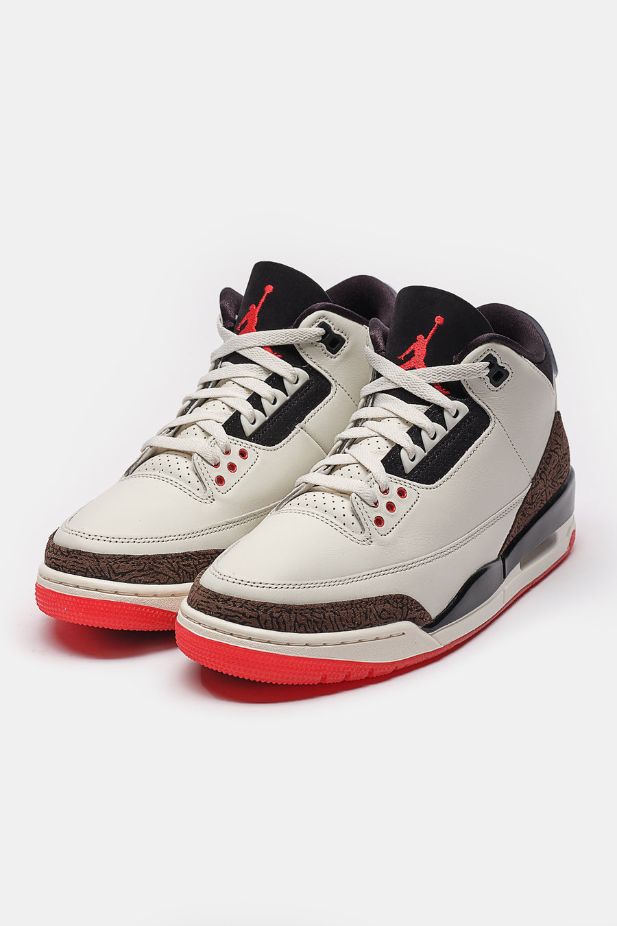 Jordan Air Jordan 3 Retro Sneaker in Sail/Black/University Red/Pale Ivory - Notre