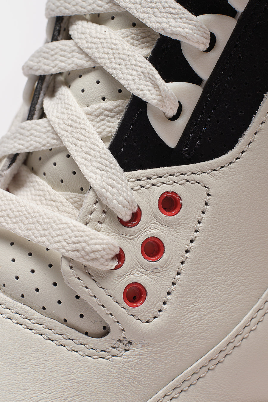 Jordan Air Jordan 3 Retro Sneaker in Sail/Black/University Red/Pale Ivory - Notre