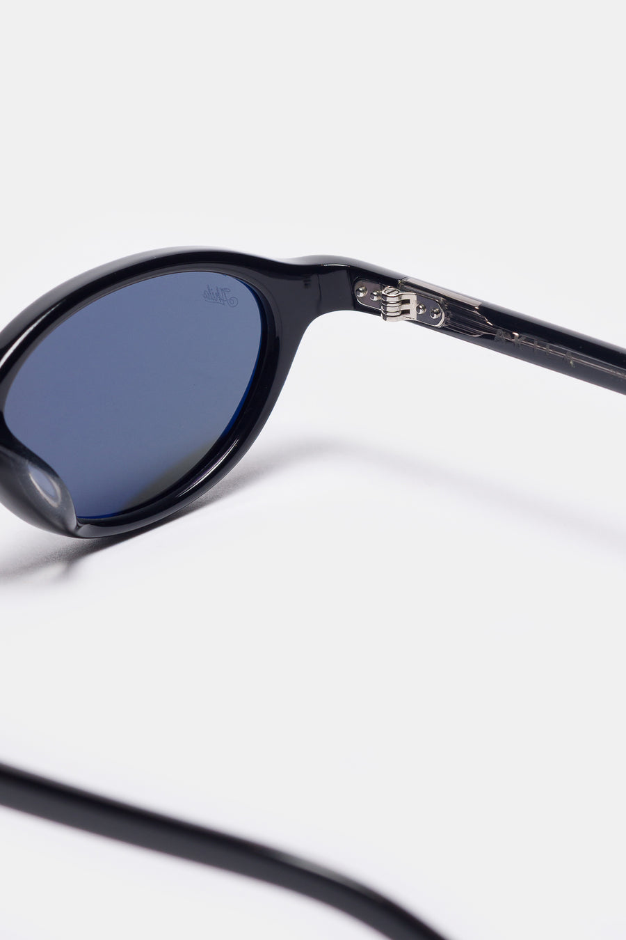 Akila Alien Sunglasses in Black/Black - Notre