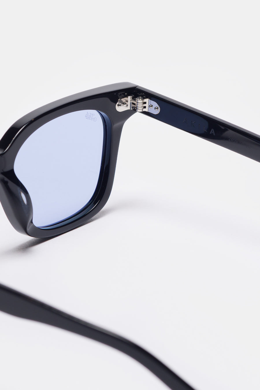 Akila Hi-Fi Sunglasses in Black/Sky Blue - Notre