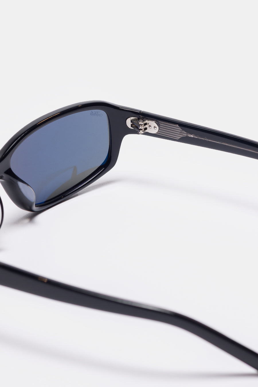 Akila Jet Sunglasses in Black/Black - Notre