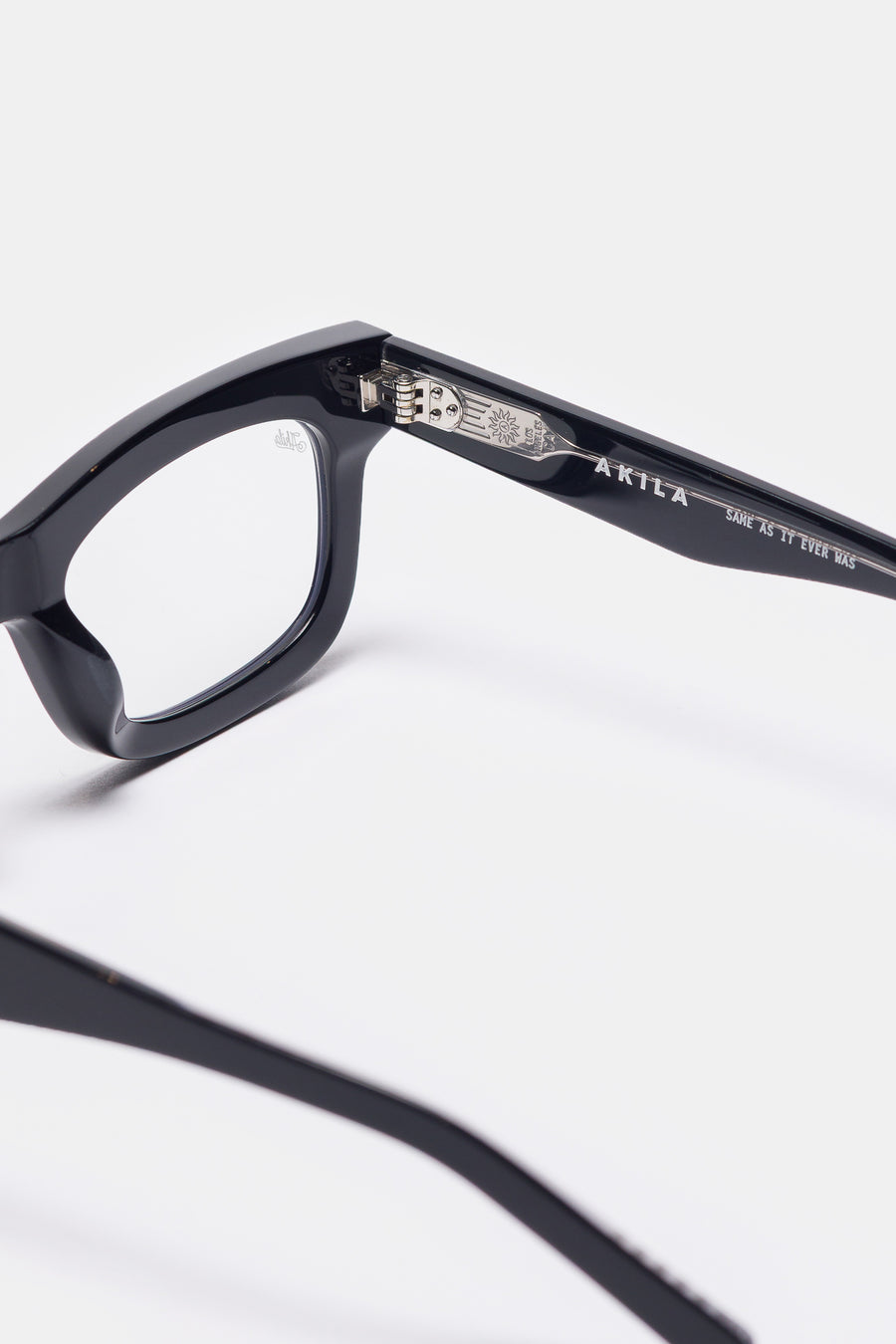 Akila Jubilee Glasses in Black - Notre