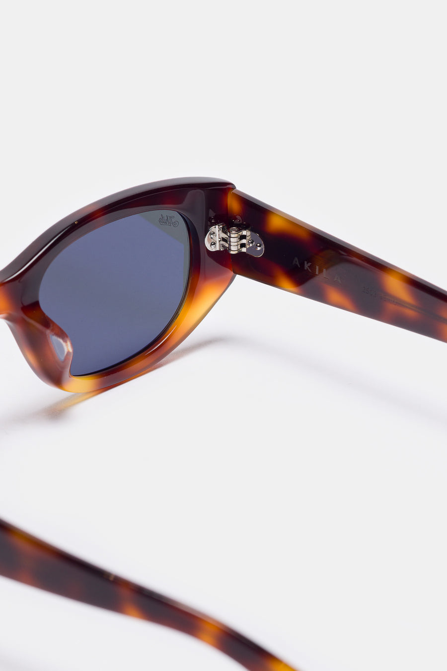 Akila Silvia Sunglasses in Tortoise/Black - Notre