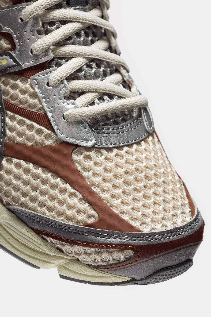 Emmi Gel-Cumulus 16 Sneaker in Beige/Grey