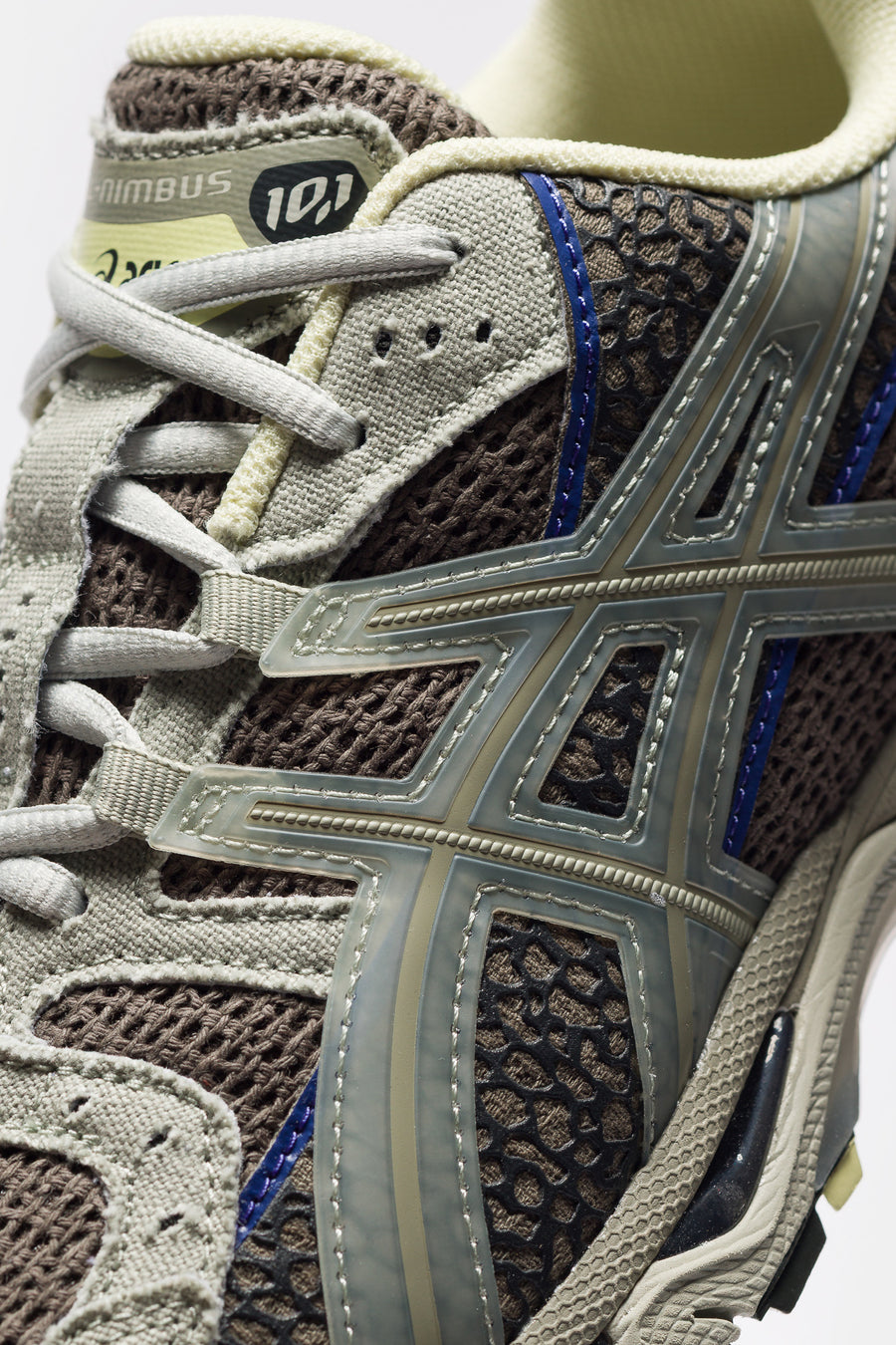 ASICS 18 East Gel-Nimbus 10.1 Sneaker in Canteen/Abbey Stone - Notre