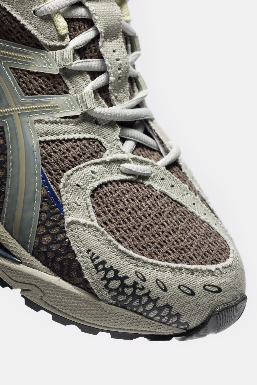 ASICS 18 East Gel-Nimbus 10.1 Sneaker in Canteen/Abbey Stone - Notre