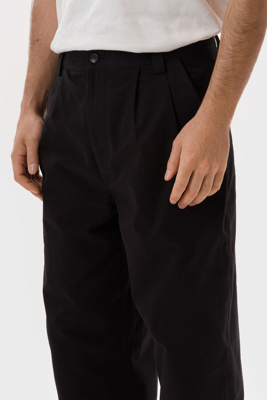 Aaron Levine Canvas Double Pleated Pant in Black - Notre