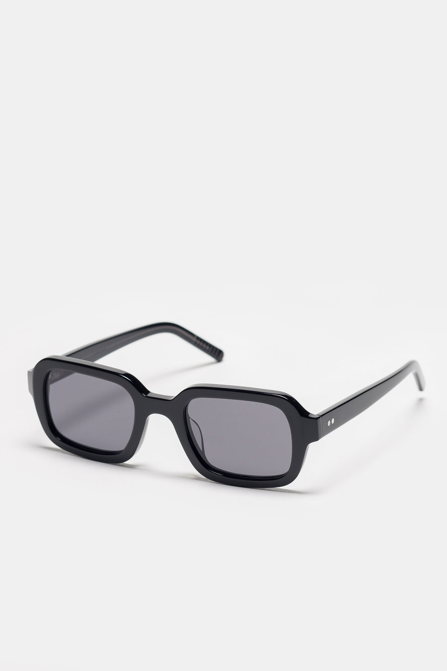 Akila Cascade Sunglasses in Black/Black - Notre