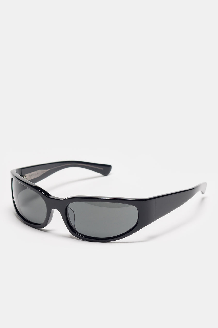 Akila Veil Sunglasses in Black/Black - Notre