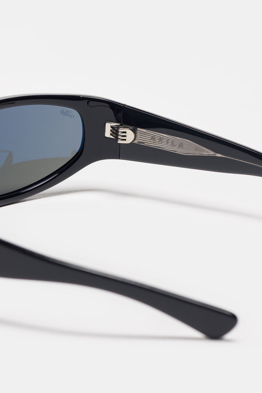 Akila Veil Sunglasses in Black/Black - Notre