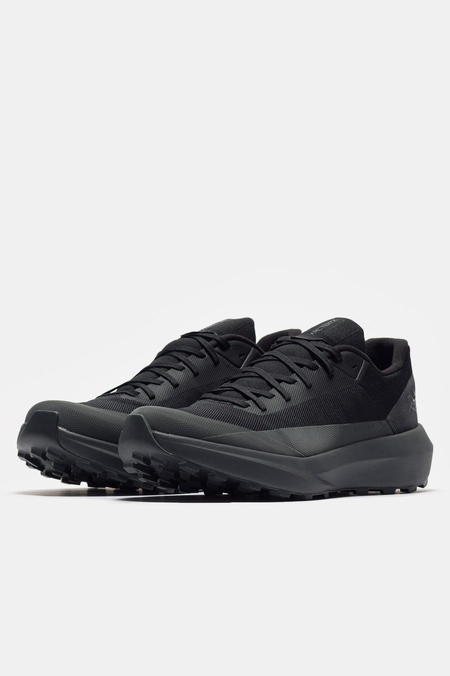 Arc'teryx Norvan LD 4 Sneaker in Black/Graphite - Notre