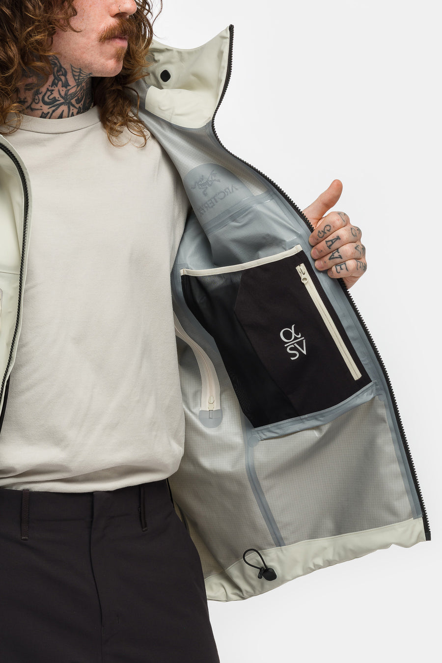 Alpha SV Jacket in Sea Salt/Black