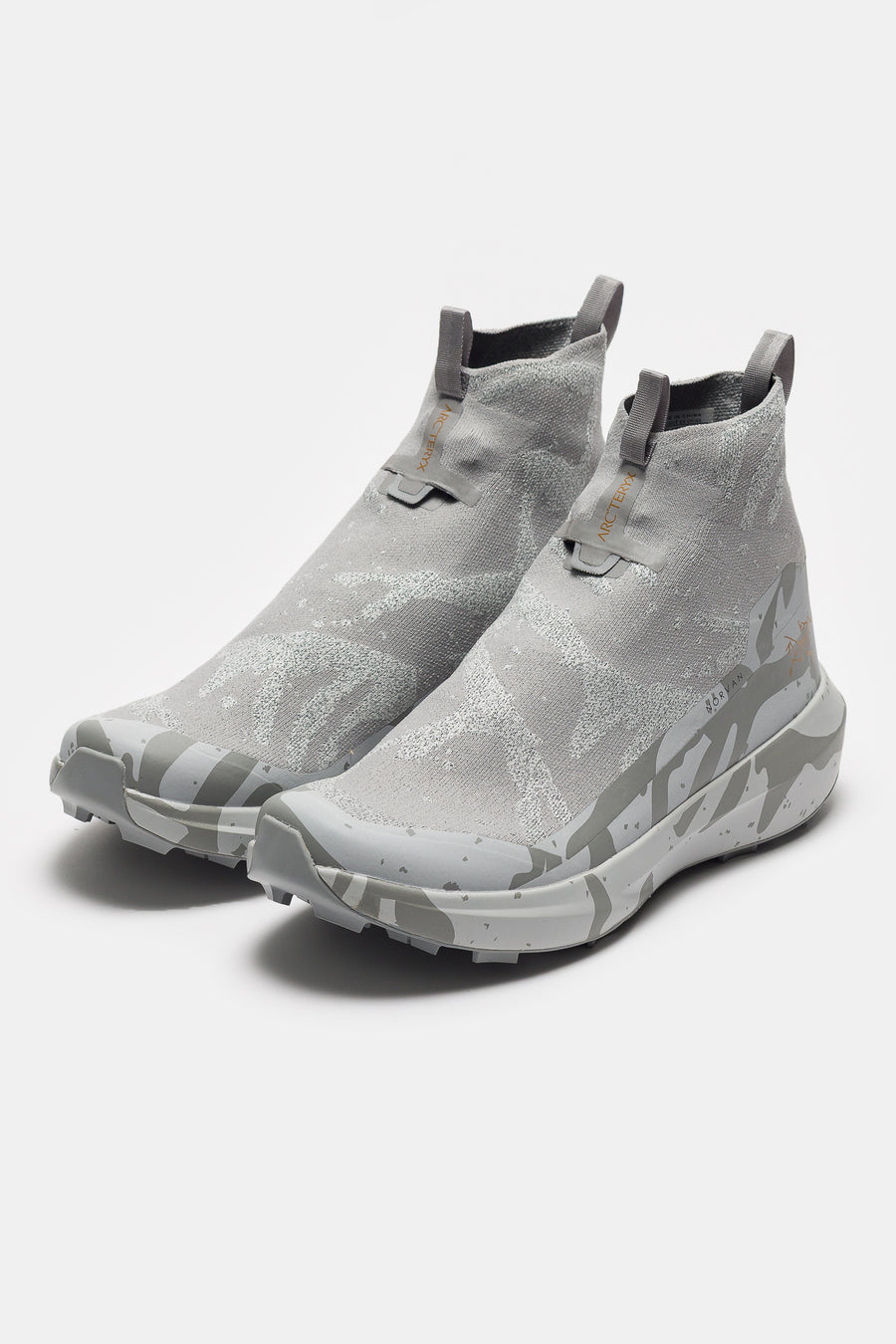 Arc'teryx Norvan 4 Nivalis Grotto Sneaker in Dark Solitude/Dark Solitude - Notre