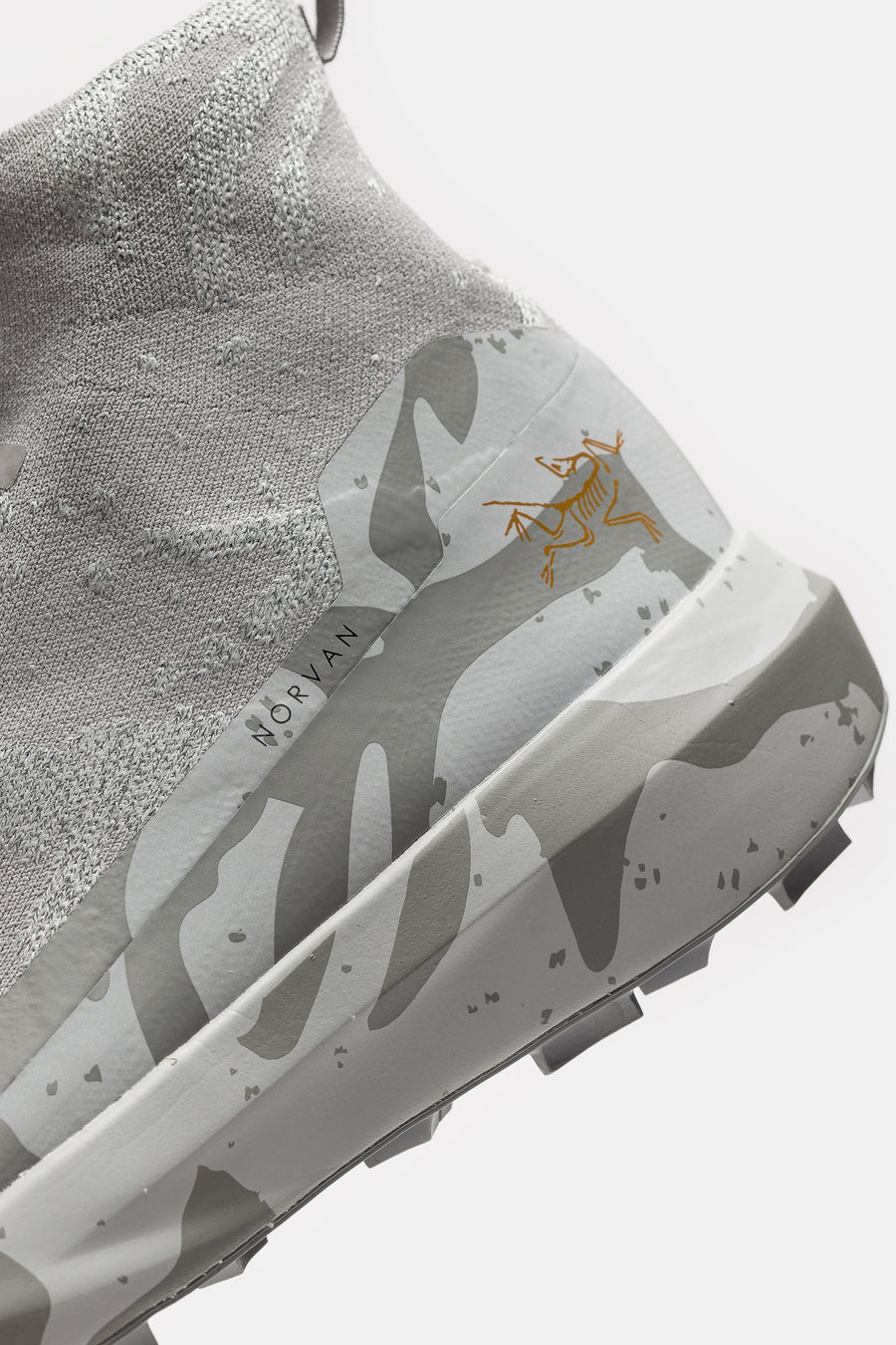 Arc'teryx Norvan 4 Nivalis Grotto Sneaker in Dark Solitude/Dark Solitude - Notre