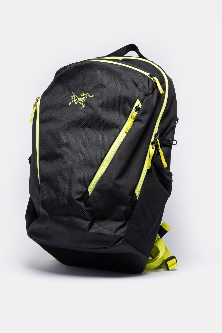 Arc'teryx Mantis 26 Backpack in Black/Euphoria - Notre