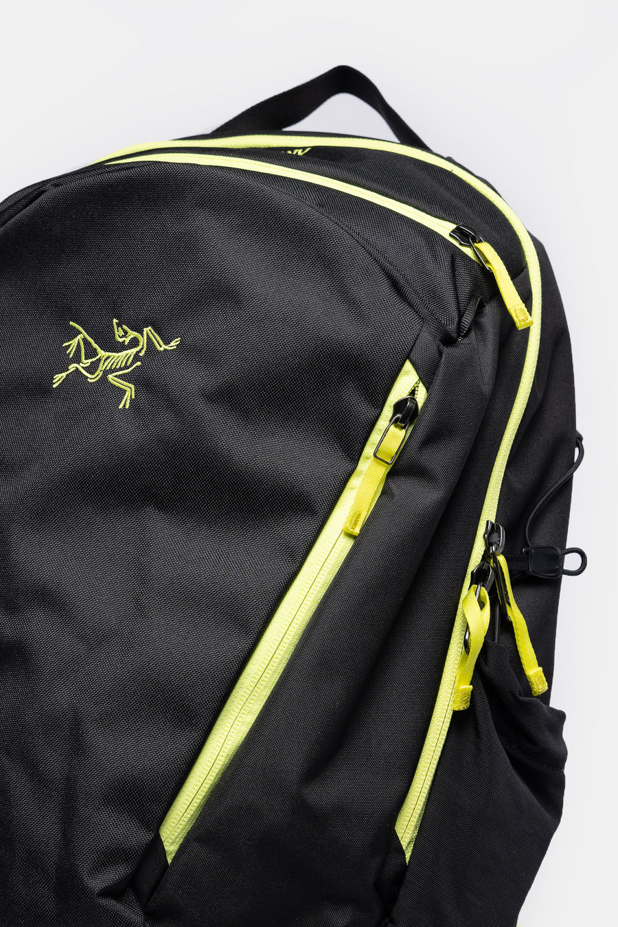 Arc'teryx Mantis 26 Backpack in Black/Euphoria - Notre
