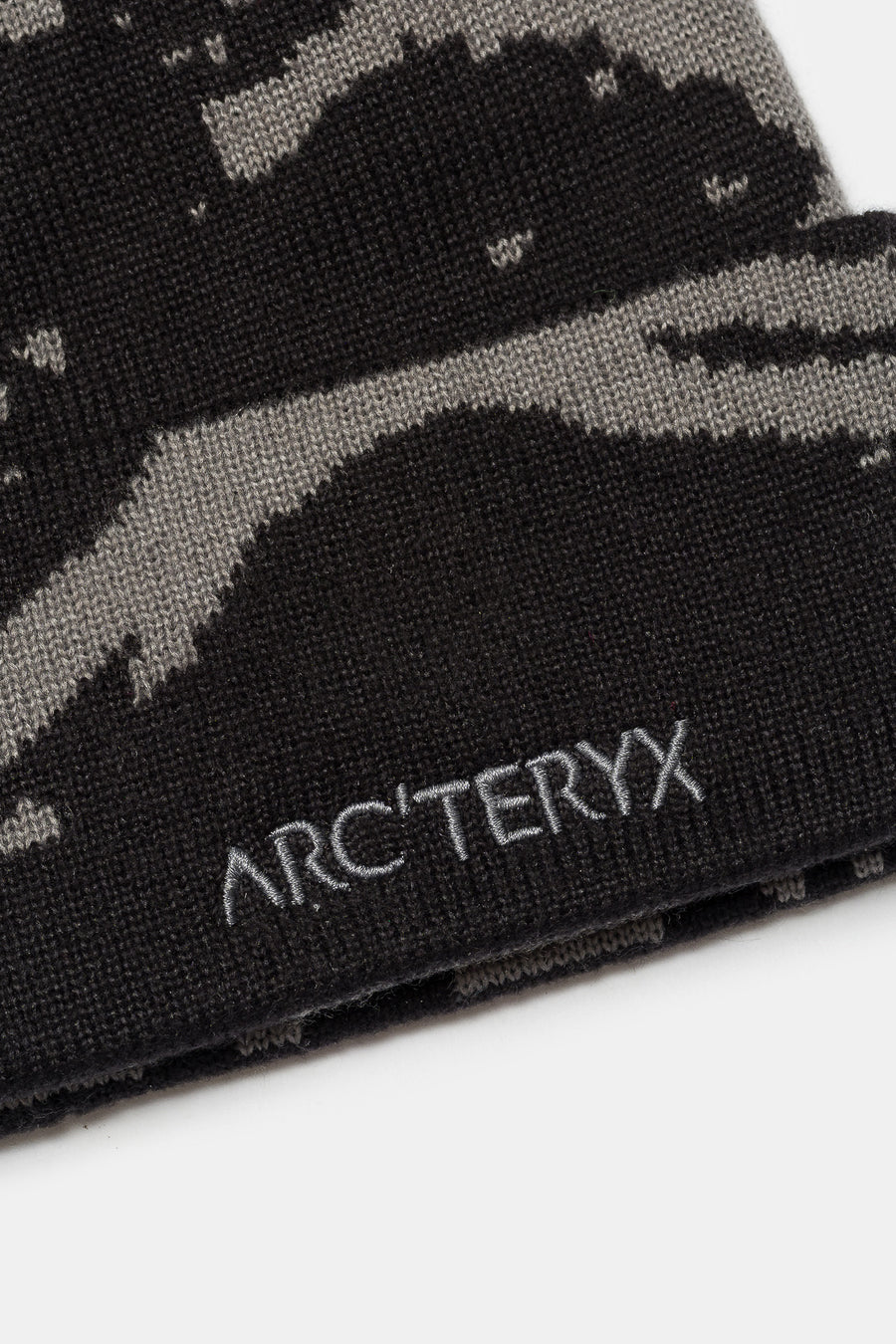 Grotto Toque	in Black/Void