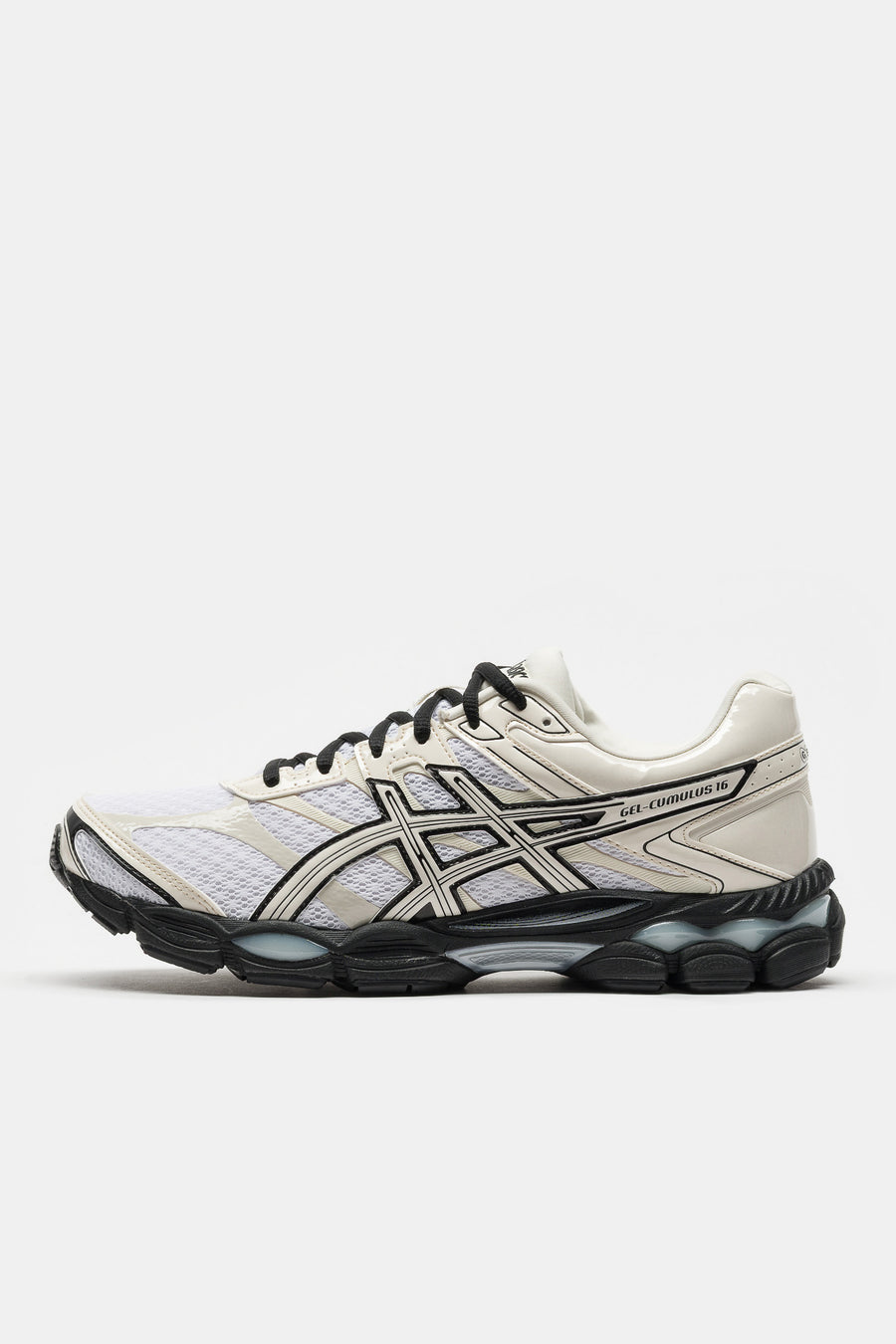 ASICS Gel-Cumulus 16 Sneaker in White/Cream - Notre