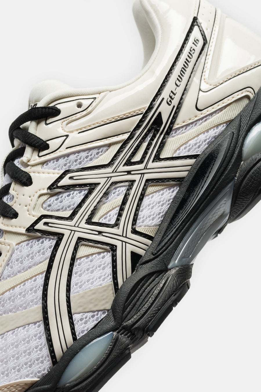 ASICS Gel-Cumulus 16 Sneaker in White/Cream - Notre