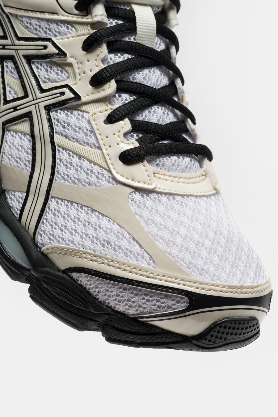 ASICS Gel-Cumulus 16 Sneaker in White/Cream - Notre