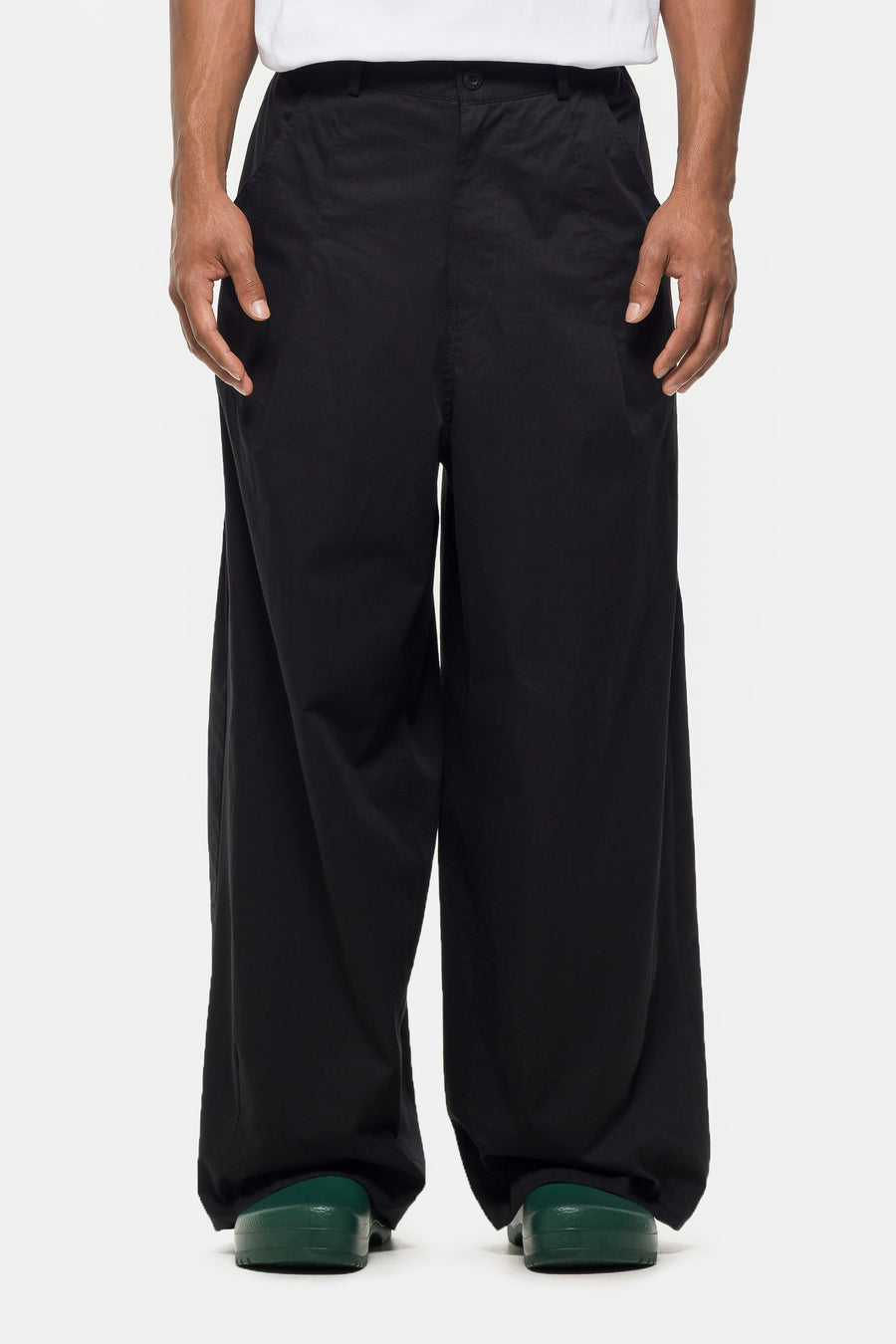 Estudio Niksen Back-Pleat Cotton Trouser in Black - Notre