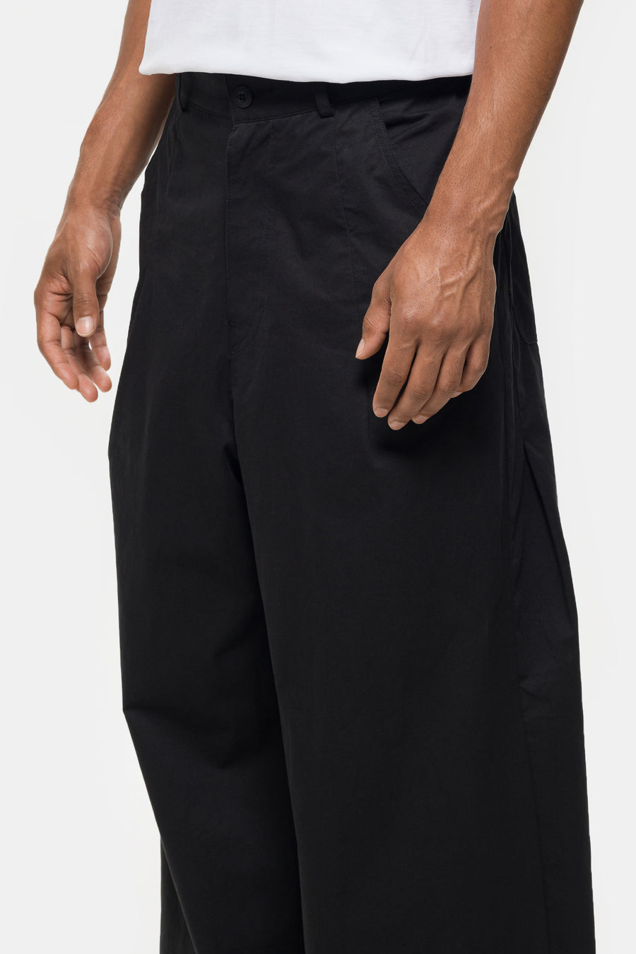 Estudio Niksen Back-Pleat Cotton Trouser in Black - Notre