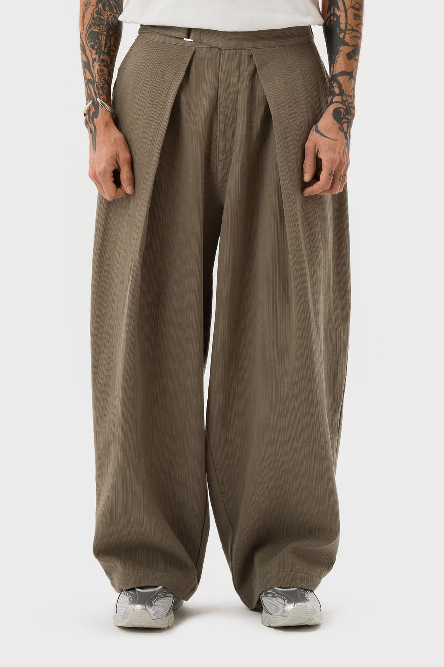 Estudio Niksen Big Fold Balloon Pant in Khaki - Notre