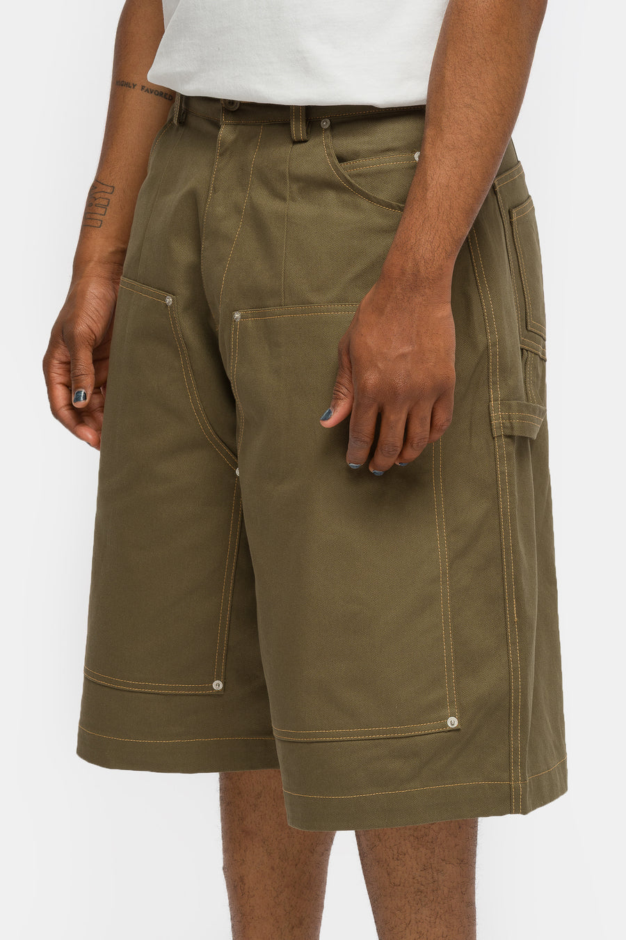 Estudio Niksen Carpenter Wide Short in Khaki - Notre
